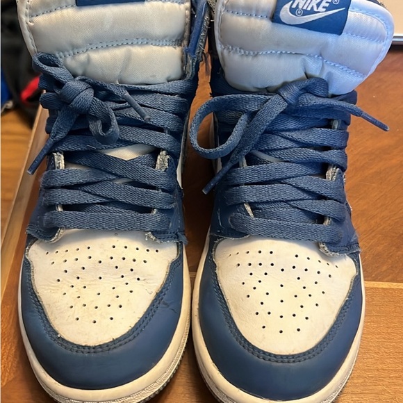 Nike air Jordan 1 retro high OG Kids size 3 (GUC) only worn a handful of times. - Picture 3 of 4
